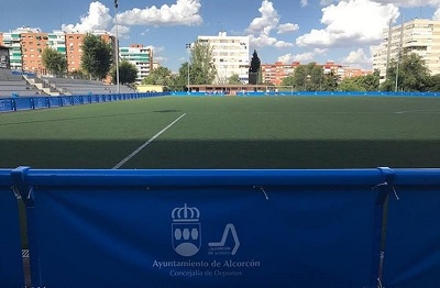 Alcorcón aborda la sustitución del césped en cinco campos de fútbol 